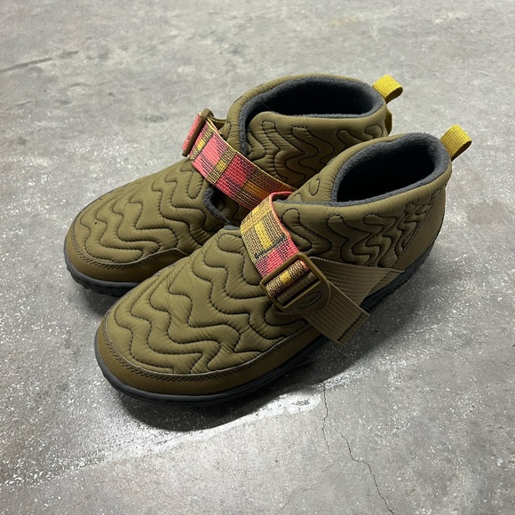 chaco harper mid ankle boots